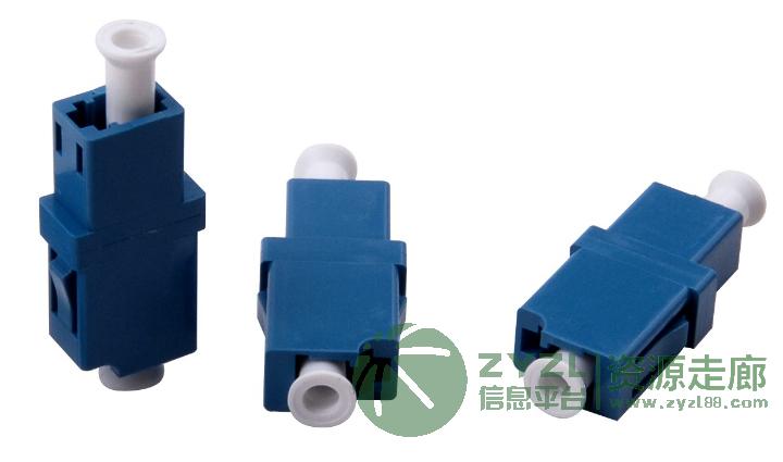 光纤跳线用来做从设备到光纤布线链路的跳接线。有较厚的保护层,