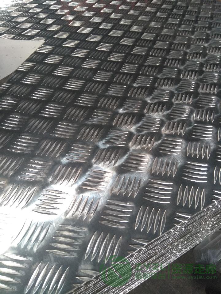 各种花纹铝板卷，压花铝板卷