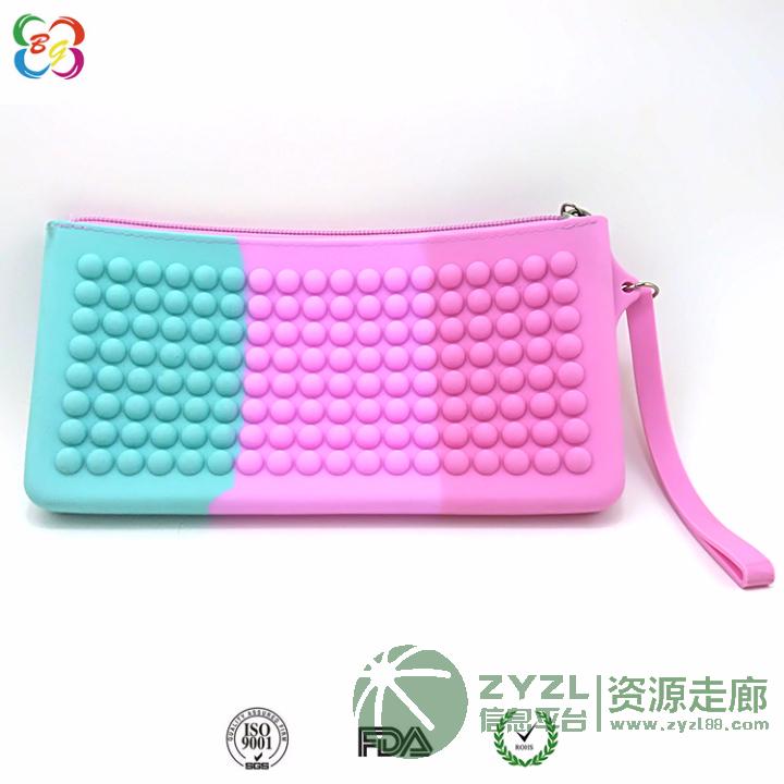 现模厂家供应女士混色手腕包,多功能硅胶手拿包,小清新学生拉链