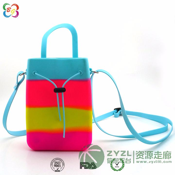 新品直供新款女士硅胶斜挎包-时尚迷你单价小挎包 定制优惠