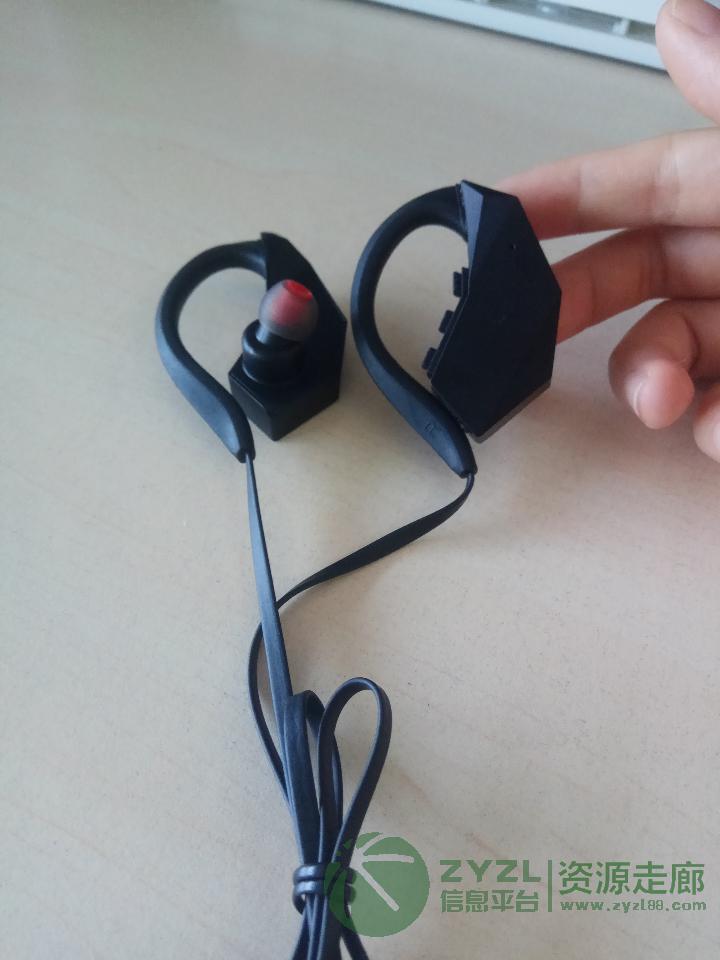 运动款蓝牙耳机S1防水带8G内存MP3播放